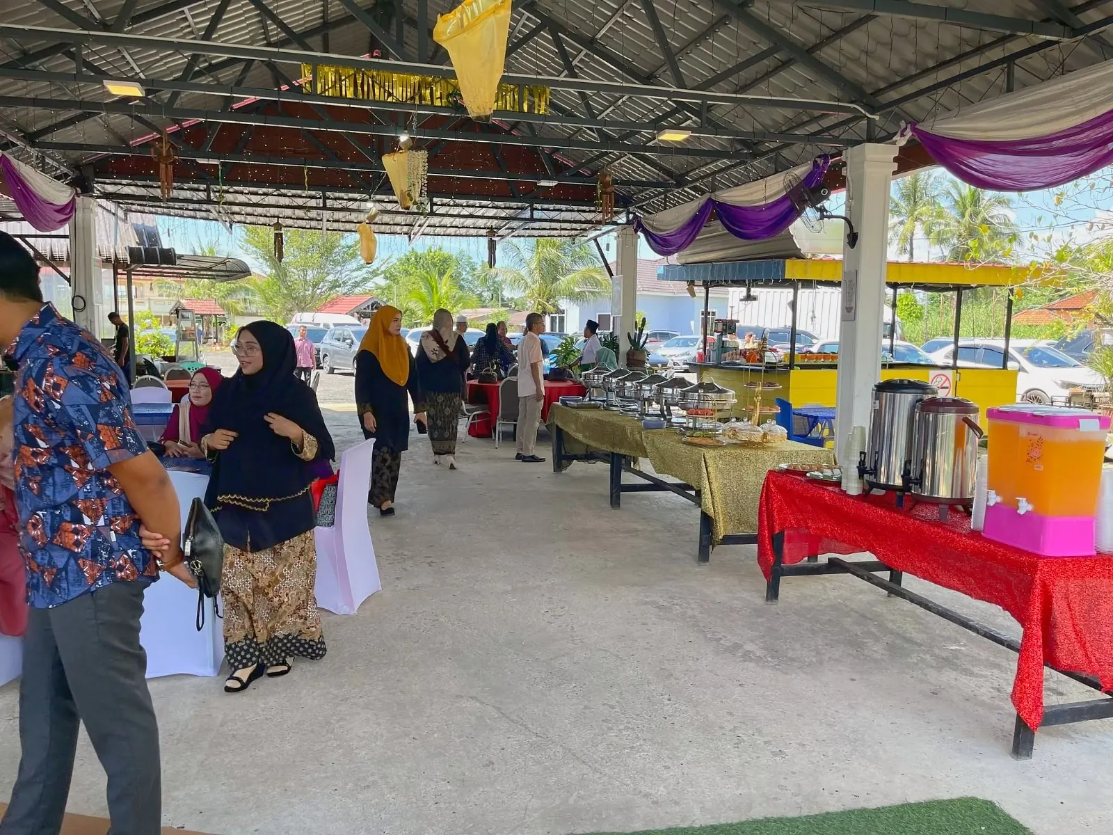 Majlis berbuka puasa di kafe